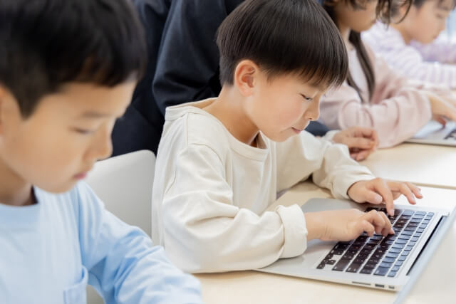小学生がスクラッチでプログラミングを学ぶ5つの大きなメリット