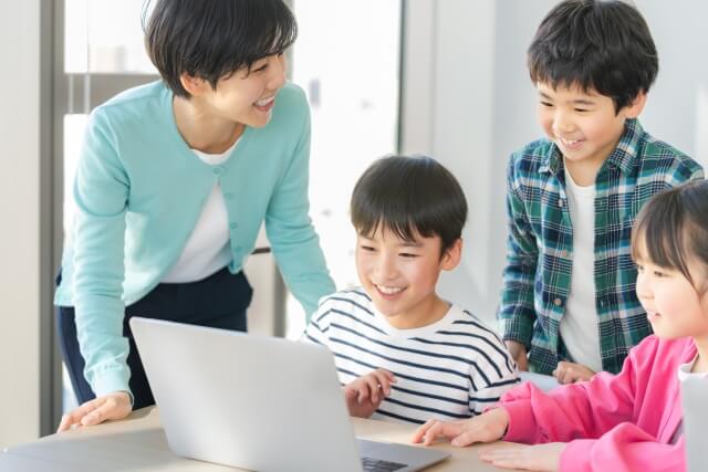 小学生向け|少人数制プログラミング教室の特徴